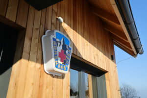 Namísto původní chaty vzniklo zcela nové zázemí pro Horskou službu ČR, o. p. s.