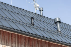 Vysoce jakostní povrchová úprava AluMat® posiluje odolnost krytiny a poskytuje vysokou stabilitu vůči UV záření